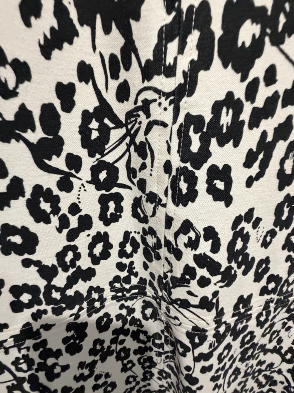 Lilly Pulitzer Rosie Black and White Leopard Print Shift Dress it is stretchy. - Picture 4 of 8